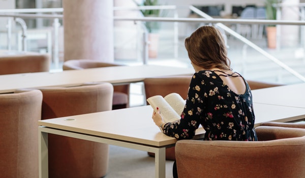 大学生学习英语口语 大学生学习英语口语